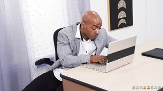 Office Suck And Fuck – Cherie Deville